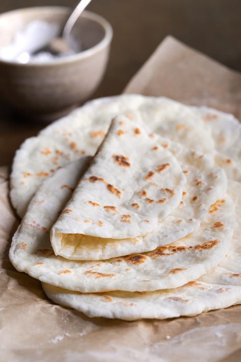 Easy Gluten Free Flatbread, No Yeast Recipe - Real Food Healthy Body Flat Bread Recipe No Yeast, Flatbread No Yeast, Bread Recipe No Yeast, Gluten Free Flatbread Recipe, Gluten Free Pita Bread, Flat Bread Recipe, Easy Flatbread Recipes, Gluten Free Pita, Gluten Free Flatbread