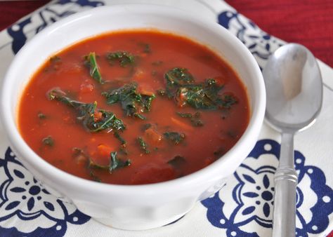 Tomato Kale Soup and Meal Planning Soup With Kale, Veggie Box, Homemade Fries, Leftovers Soup, Spicy Soup, Kale Soup, Dinner Appetizers, Olive Garden, The Soup