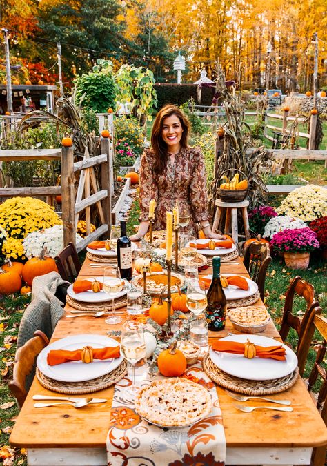 Autumn Tablescape - Classy Girls Wear Pearls Garden Party Autumn, Autumn Backyard Party, Fall Harvest Dinner Party, Autumn Ideas Decoration, Fall Picnic Party, Autumn Birthday Party Ideas, Autumn Dinner Ideas, Autumn Bbq, Autumn Party Ideas