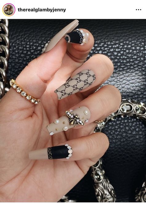 Nail Designs Dior, Designer Brand Nails, Gucci Nails Designs, Brand Nails, Chanel Nails Design, Gucci Nails, Metallic Nail Polish, Bunny Nails, Instagram Luxury