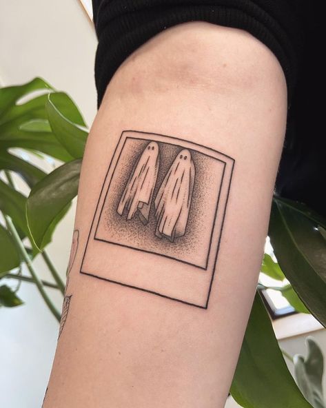 No Feet Beetlejuice, Beetlejuice Tattoo Ideas, Ghost Polaroid, Beetlejuice Ghost, Polaroid Tattoo, Crazy Character, Beetlejuice Tattoo, Maching Tattoos, Bookish Tattoos