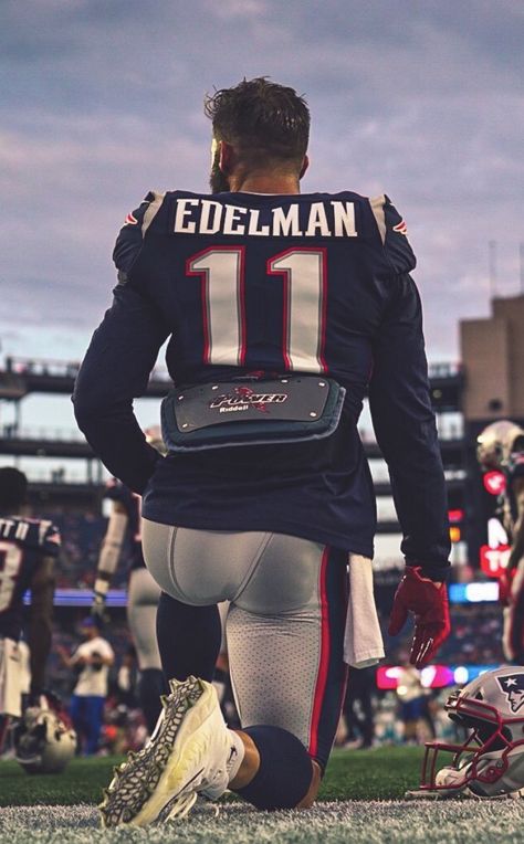 Julian Edelman Wallpaper, Julien Edelman, New England Patriots Wallpaper, Edelman Patriots, Football Poses, Nfl Football Pictures, New England Patriots Football, Nfl Football Players, Football Boyfriend