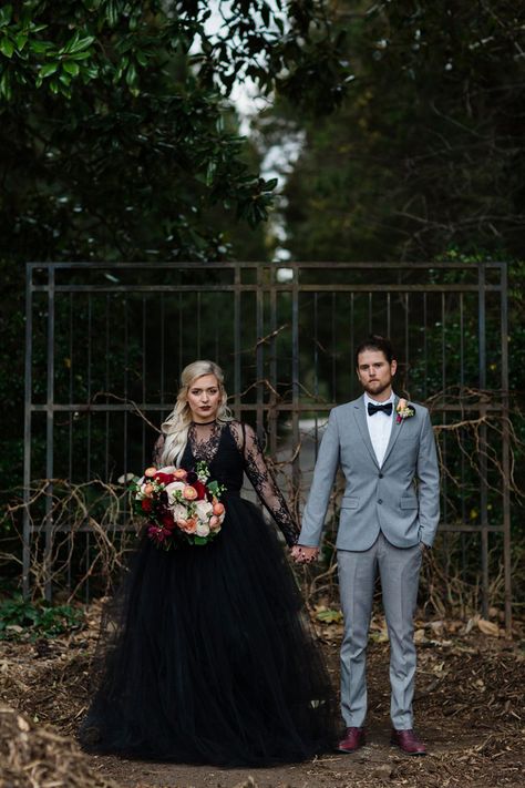 Southern Gothic Wedding, Dream Photoshoot, Wedding Jitters, Gothic Wedding Dress, Boda Mexicana, Anniversary Photoshoot, Goth Wedding, Dark Wedding, Moody Wedding