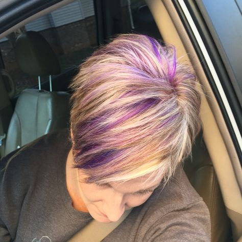 Blonde pixie haircut with purple and fuchsia highlights! Purple Highlights Blonde Hair, Blonde Highlights Short Hair, Purple Blonde Hair, Short Purple Hair, Purple Hair Highlights, Short Hair Highlights, Hair Color Crazy, Blonde Pixie Hair, Purple Highlights