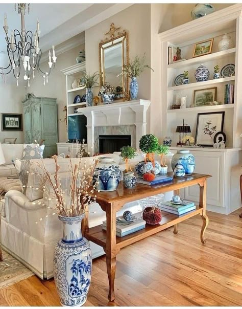 Palette Home Decor, Home Decor Palette, Decor Palette, Blue And White Living Room, Chinoiserie Decorating, Blue White Decor, White Living, White Living Room, Southern Home