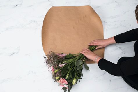 Flower Packaging Ideas, Brown Paper Packaging, Flower Shop Display, Buh Bye, Flower Shop Design, Flower Bouquet Diy, Flower Box Gift, Flowers Shop, Flowers Bouquet Gift