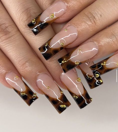 #tortoiseshellnails #nailart #nailtech #tortoiseshell #nail2inspire #nailsart #nailsofinstagram #naildesign #summernails Gold And Tortoise Shell Nails, Tortoiseshell Nails Square, Tortishell Nails Design Square, Tortoise Shell French Tip Nails, Chetta Nails, Turtle Shell Nails, Tortishell Nails Design, Tortoiseshell Nails, Tortoise Nails