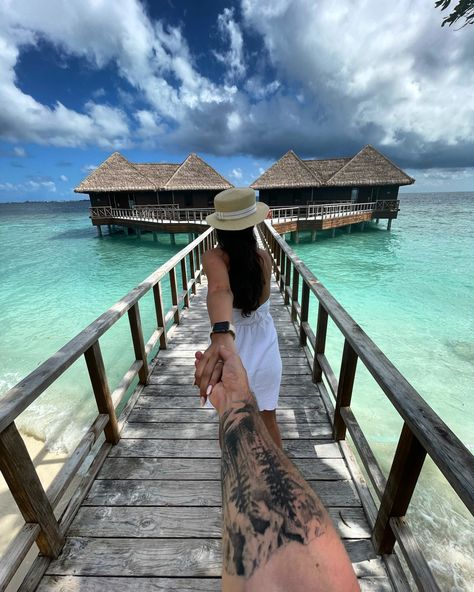 Maldives honeymoon vacation love Male Couple Poses In Maldives, Couple Maldives Photo, Honeymoon Photos Couple, Honeymoon Picture Ideas, Maldives Honeymoon Photography, Honeymoon Poses For Couples, Maldives Photography Couple, Maldives Aesthetic Couple, Couples In Maldives