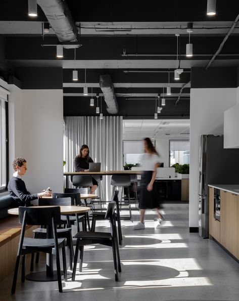 Workplace Design Office, Modern Industrial Office, Coworking Design, Office Break Room, Work Cafe, Office Ceiling, Modern Office Space, Modern Office Interiors, Office Space Design