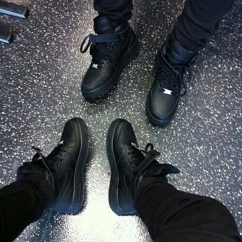 Air force ones #couple Black Air Force 1, Nike Shoes Cheap, Nike Free Shoes, Nike Free Runs, Nike Shoes Outlet, Street Look, Shoes Outlet, Black & White, Shoe Store