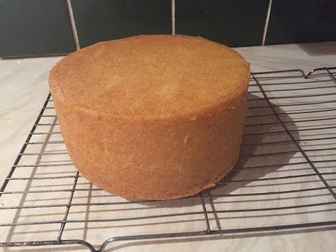 Deep 6 inch round madeira cake recipe - Meadow Brown Bakery 6 Inch Cake Design Simple, Maderia Cake, 6 Inch Round Cake, 6 Inch Cakes, Madeira Cake Recipe, Rugby Cake, Buttercream Flowers Cupcakes, Pippas Wedding, Madeira Cake