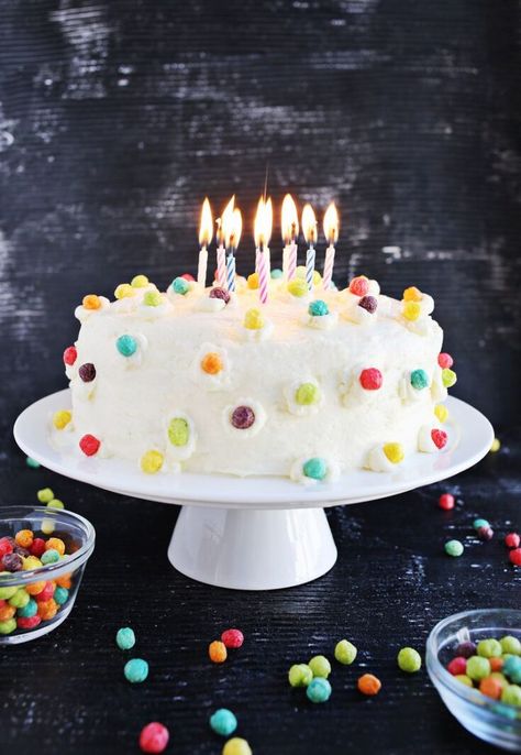 If you love cereal this idea for cake is fantastic! Buttercream Cookies, Nail Christmas, Homemade Buttercream, Store Bought Cake, Easy Birthday, Cake Decorating Ideas, Christmas Nails Easy, Funfetti Cake, Simple Birthday Cake