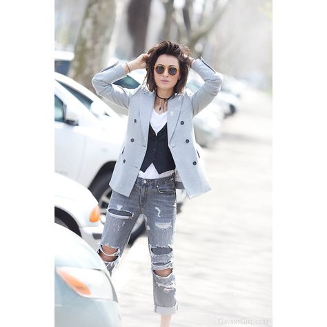 0 Waistcoat Woman Street Style, Waistcoat Layering, Waistcoat Woman Outfit Casual, Womens Waistcoat Outfit, Waistcoat Outfits For Women, Denim Waistcoat Outfit Woman, Women Waistcoat Outfit, Blazer Layering, Suit Vest Outfits For Women