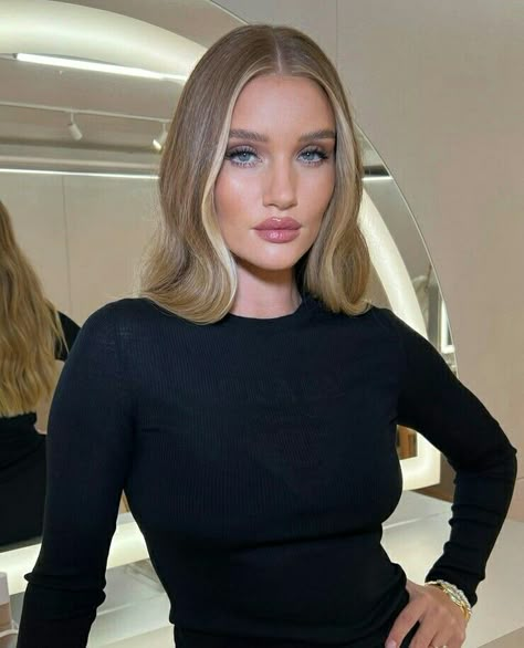 Rosie Huntington Hair, Rosie Huntington Whiteley Hair, Rosie Huntington Whiteley Makeup, Rose Inc, Rosie Hw, Mode Zara, Dirty Blonde Hair, Rosie Huntington, October 21