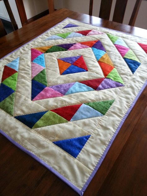 Godadi Patterns, Pachwork Ideas, Baby Patchwork Quilt, Half Square Triangle Quilts, Patchwork Baby, Baby Quilt Patterns, Scrap Quilt Patterns, Beginner Quilt Patterns, Quilt Baby