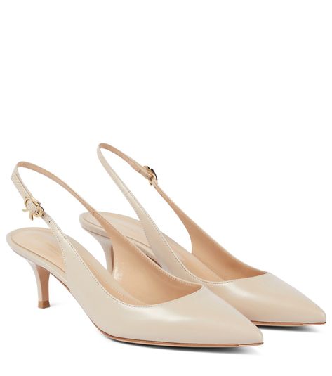 Minimal Shoes, Feminine Shoes, Heels Aesthetic, Beige Pumps, Shoe Wishlist, Mid Heels Pumps, Rossi Shoes, Aesthetic Shoes, Elegant Shoes