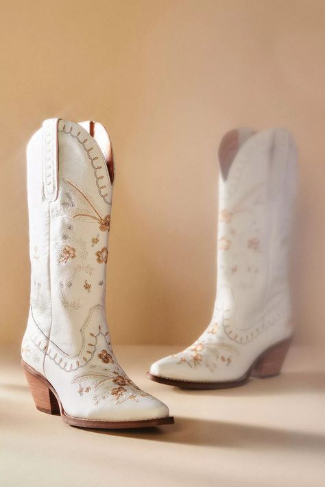 Cowgirl Boots Wedding, Wedding Cowboy Boots, Cute Cowgirl Boots, White Cowgirl Boots, Cowboy Boots For Women, White Cowboy Boots, Western Shoes, Wedding Boots, Cowgirl Chic