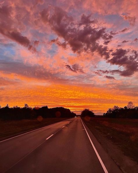 My #Morning #Pathway 🌲🌤️🌿🦆☕️😋🤚 : : : : #insta #instadaily #ınstagood Road Sunset Aesthetic, Texas Sun, Road Painting, Sunset Road, Sky Pics, Small Town Life, Chasing The Sun, Canvas Ideas, Sunset Wallpaper