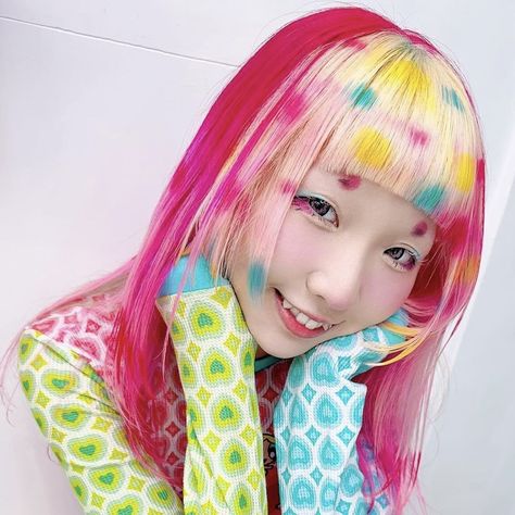 Decora Hair Styles, Kawaii Natural Hairstyles, Decora Hairstyle, Crazy Hair Dye, Silly Hairstyles, Sherbet Hair, Harajuku Hairstyle, Cool Hair Styles, Checkerboard Hair