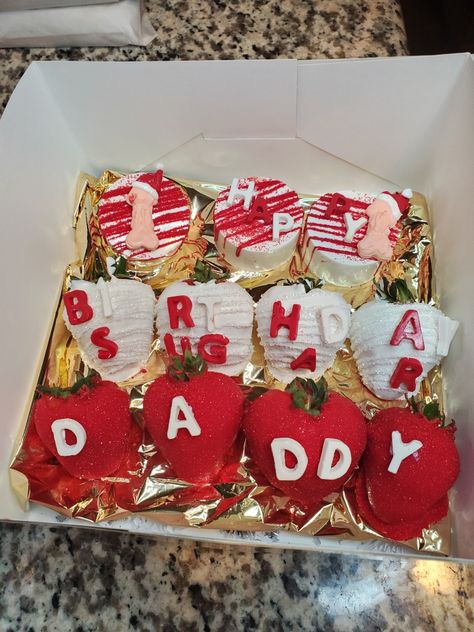 Decorated Strawberries, Strawberry Business, Covered Oreos, Strawberry Chocolate, Chocolate Covered Oreos, Covered Strawberries, Chocolate Covered Strawberries, Queen B, Red Glitter