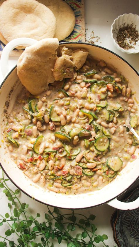 Creamy One Pot Sundried Tomato White Beans ('Marry Me' White Beans) - Dished by Kate Zucchini Butter, Leek Recipes, Easy Meals For College Students, Fast Easy Meals, Butter Beans, Just Cooking, Crispy Bacon, Bean Recipes, White Beans