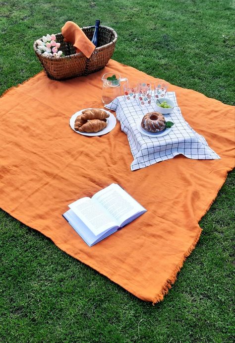 Orange Picnic, Large Picnic Blanket, Picnic Planning, Picnic Photography, Picnic Photoshoot, Film Ideas, Summer Products, Picnic Ideas, Wedding Couple Poses Photography