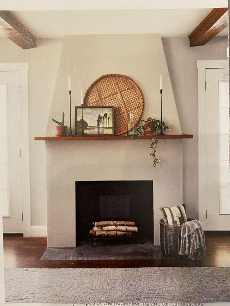 Spanish Fireplace Ideas, Spanish Style Fireplace, Townhouse Decorating, Modern Mexican Home, Mantle Design, Wood Burning Fireplace Inserts, Style Fireplace, Houston Houses, Living Room Built Ins