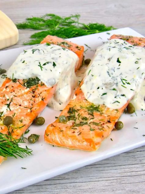 Baked Salmon with Creamy Dill Sauce - Keto Cooking Christian Recipes With Dill, Salmon Sauce Recipes, Salmon With Creamy Dill Sauce, Dill Salmon Recipes, Dill Sauce For Salmon, Low Carb Salmon, Salad Appetizer Cups, Delicious Salmon Recipes, Dill Recipes