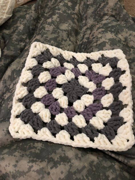 Bulky Soft crochet baby yarn granny square Fluffy Yarn Granny Square, Fluffy Granny Square Blanket, Crochet Big Granny Square, Fluffy Yarn Crochet Projects, Chunky Yarn Blanket, Crochet Pokemon, Fluffy Yarn, Soft Crochet, Granny Square Blanket