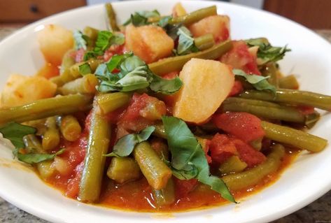 Recipe Green Beans, Light Tomato Sauce, Green Beans Tomatoes, Beans In Tomato Sauce, Potatoes And Tomatoes, Green Beans Potatoes, Italian Beans, Italian Green Beans, Beans Potatoes