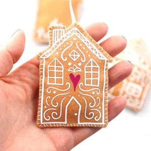 Gingerbread House Svg, Cricut Felt, Felt Gingerbread House, Aebleskiver Recipe, Gingerbread House Ornaments, Felt Gingerbread, Diy Felt Christmas Ornaments, Gingerbread Christmas Decor, Felt Crafts Christmas