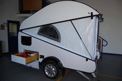 Check out this seemingly average teardrop: It transforms completely with one simple move Tiny Campers, Tent Trailers, Motorcycle Campers, Small Trailers, Teardrop Camper Plans, Mini Caravan, Camp Trailers, Teardrop Caravan, Small Camping Trailer