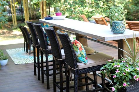 Diy Deck Bar, Bar On Deck, Diy Outdoor Bar Ideas, Diy Patio Bar, Bar Table Diy, Outdoor Bar Ideas, Bar En Plein Air, Outdoor Bar Height Table, Outdoor Deck Decorating