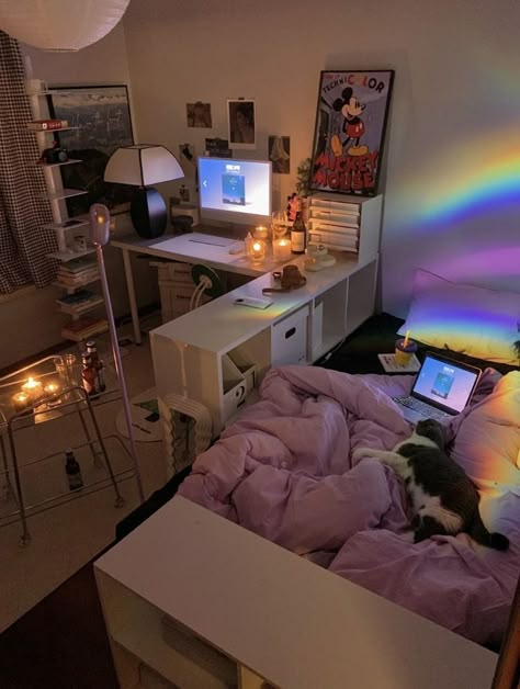 Small Room Pc Setup, Small Room Layout Bedroom, Rectangle Bedroom Layout, Small Square Bedroom Ideas, Low Bed Ideas Cozy Bedroom, Korean Style Room, Room Nook Ideas, Small Room Layouts, Hiasan Bilik Tidur