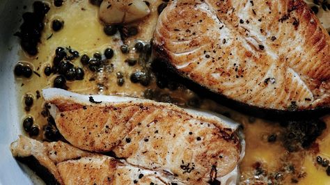 Halibut Steaks, Capers Recipe, Grilled Halibut, Halibut Recipes, Fish Fillets, Salmon Steak, Fish Recipes Healthy, Fish Dinner, Healthy Fish