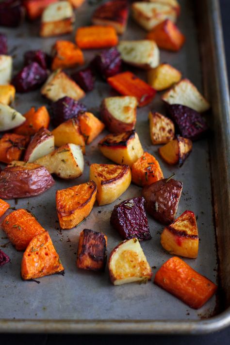 This roasted root vegetables recipe would be a hit at any meal. The vegetables are full of nutrients and as addictive as candy! Cooked Vegetable Recipes, Spiral Vegetable Recipes, Vegetable Korma Recipe, Vegetable Dishes Recipes, Fresh Vegetable Recipes, Vegetable Ideas, Root Vegetables Recipes, Yummy Vegetable Recipes, Vegetable Casserole Recipes