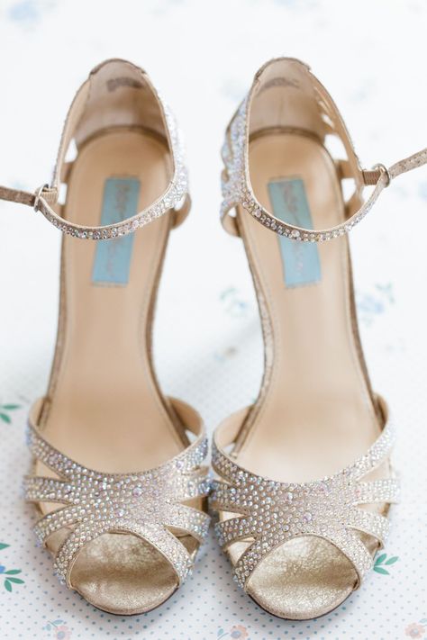 Sparkly Wedding Heels, Bride Shoes Flats, Cowgirl Boots Wedding, Sparkly Wedding Shoes, Unique Wedding Shoes, Beautiful Wedding Shoes, Wedding Boots, Shoe Image, Sparkly Wedding