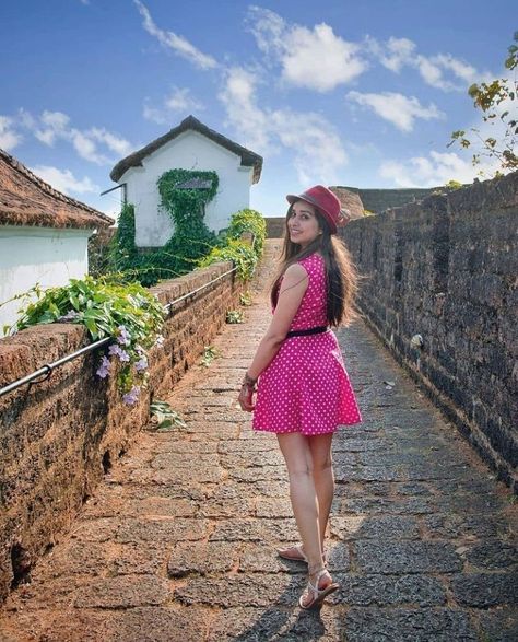 Reis Magos Fort in Goa Poses In Fort, Goa Outfits, Colonial India, Photo Styles, Travel Infographic, Army Girlfriend Pictures, Girlfriend Pictures, Desi Fashion Casual, Stylish Photo