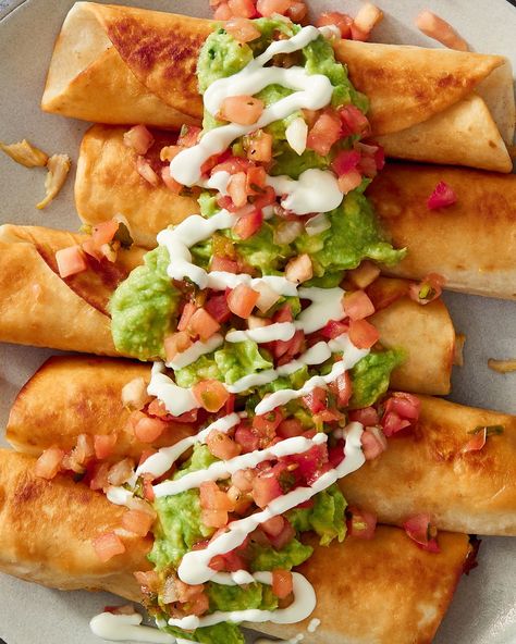 Fried Shredded Chicken Flautas Are Like Next Level TaquitosDelish Chicken Flautas, Quick Chicken Dinner, Fresh Meal, Chicken Gnocchi, Shredded Chicken Recipes, Shredded Pork, Spaghetti Bolognese, 5 De Mayo, Recipes To Make