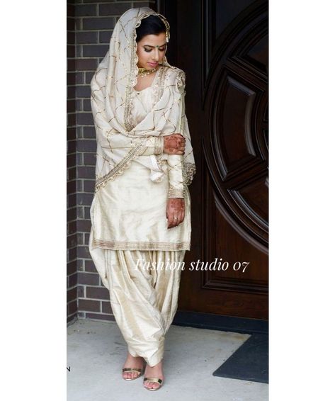 Suit For Women Indian, Suit Patiala, Salwar Suit For Women, White Salwar, White Salwar Kameez, Patiala Dress, Suits For Women Indian, Shalwar Suit, Suit Dupatta