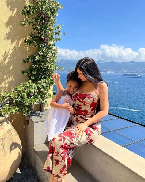 KYLIE Jenner and daughter Stormi have played with dolls during a private jet flight home from Italy. Kylie, 24, was in Portofino, Italy over the weekend to attend sister Kourtney Kardashian’s, 43, marriage to rock star drummer Travis Barker, 46. Kylie posted video to Instagram, while aboard her $72M private jet, of her and Stormi, […] Stile Kendall Jenner, Midi Prom Dress, Looks Kylie Jenner, Estilo Kylie Jenner, Kylie Kristen Jenner, Satin Midi Dress, Red Midi Dress, Bodycon Midi, Midi Dress Bodycon