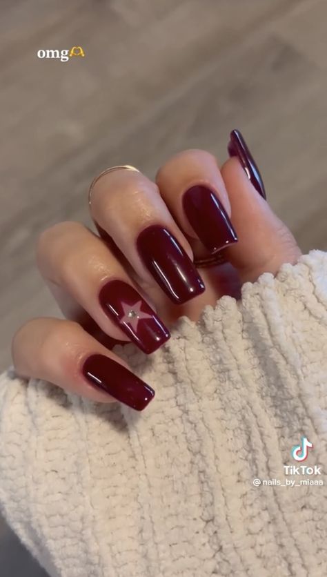 Red Wine Coffin Acrylic Nails, Crimson Acrylic Nails, Nails Inspiration Maroon, Maroon Nails Design Coffin, Maroon Nails Gel, Dark Red Nails With Design Coffin, Dark Red Nail Inspo Acrylic, Dark Red Nail Designs Coffin, Dark Red Acrylics With Design