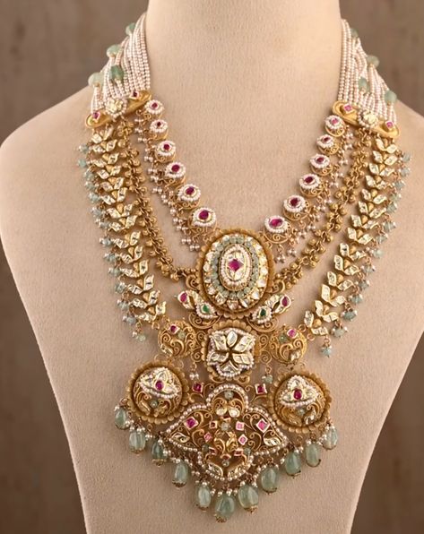 Layered Necklaces Gold Indian, Pure Gold Necklace Indian, 916 Gold Jewellery, Jadtar Set, Outfits Traditional, Ruby Necklace Designs, Wedding Jewellery Designs, Jeweled Belts, Temple Jewelry Necklace