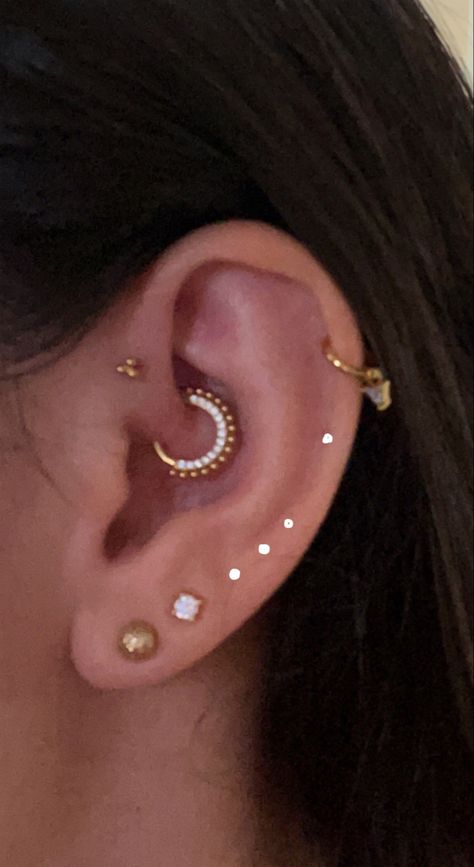 Upper Helix Piercing, Trendy Piercings, Piercings Placement, Upper Lobe Earrings, Mid Helix Piercing, Front Helix Piercing, Upper Lobe Piercing, Ear Lobe Piercings, Upper Lobe