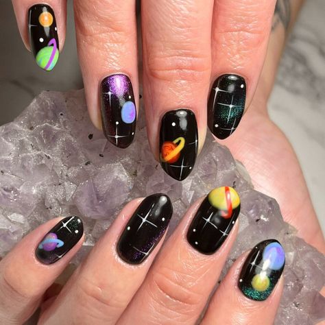 Black Galaxy Nails, Cooper Nails, Blue Glitter Nail Polish, Nails Galaxy, Short Almond Shaped Nails, Sun Nails, Planet Nails, Star Nail Designs, Purple Ombre Nails