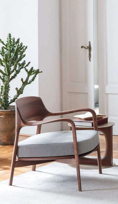 Porada designs wooden pieces using traditional artisan techniques Wooden Lounge Chair, Traditional Armchairs, Italian Furniture Brands, Scandinavian Furniture Design, House Decor Modern, Furniture Design Chair, Be Design, Wooden Armchair, Scandinavian Furniture