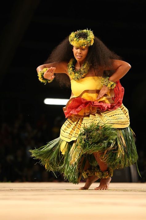 Merrie Monarch 2015 Hawaii Costume, Hula Kahiko, Cultural Outfits, Polynesian Beauty, Dancer Outfits, Island Photos, Hawaiian Dancers, Beautiful Hawaii, Hula Skirt