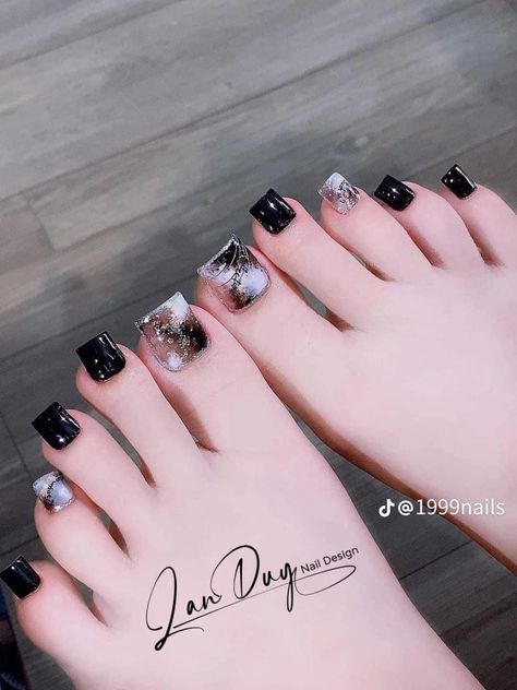 Nail Mong Chan, Mau Mong Chan, Foot Nails Design, Nail Chan, Nail Designs Toenails, Flower Toe Nails, Feet Nail Design, Dragon Nails, Foot Nail