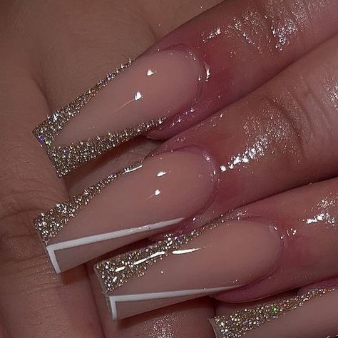 Reflective Nail Art, Grad Nail Ideas, Reflective Nails, 2023 Prom, Dinner Recipes Easy, New Year's Nails, Prom Nails, Nail Pro, Nail Artist