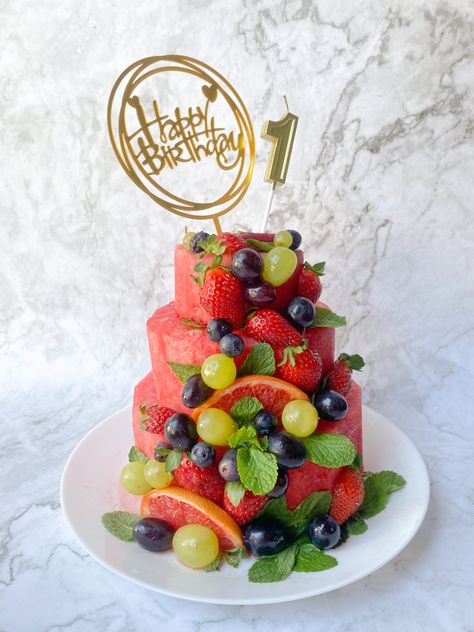 Tiered Fruit Cake, Watermelon Cake Ideas, Cake Buah, Watermelon Fruit Cake, Watermelon Cakes, Watermelon Cake Birthday, Fruit Birthday Cake, Fruit Cake Design, Melon Cake